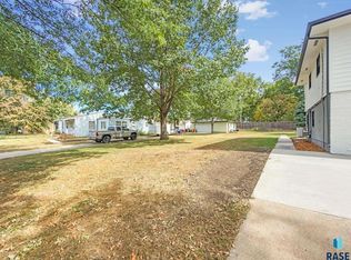 1316 N Williams Ave, Sioux Falls, SD 57104