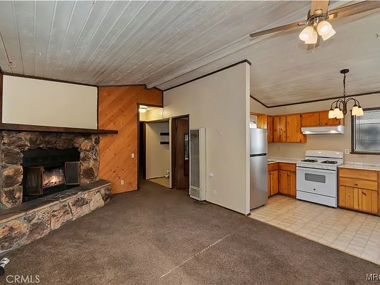 949 Pine Ln — Photo 14
