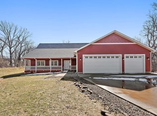 438 Wildwood Rd, Mahtomedi, MN 55115
