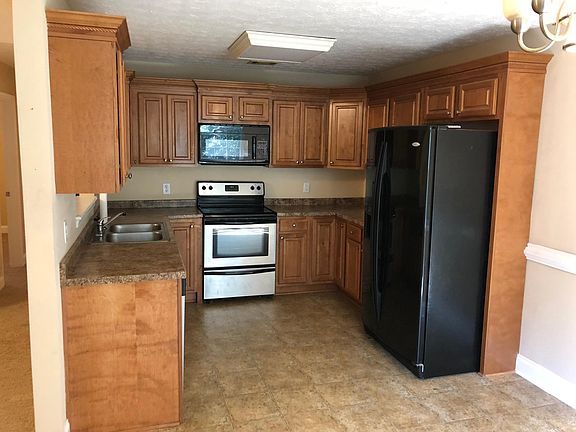 2nd image of 221 Woodcrest Dr