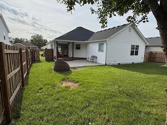 3rd image of 324 Oxford Cir