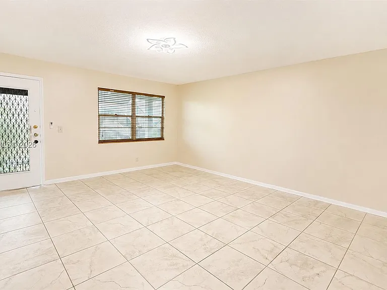 301 SW 135th Ave #317C — Photo 6
