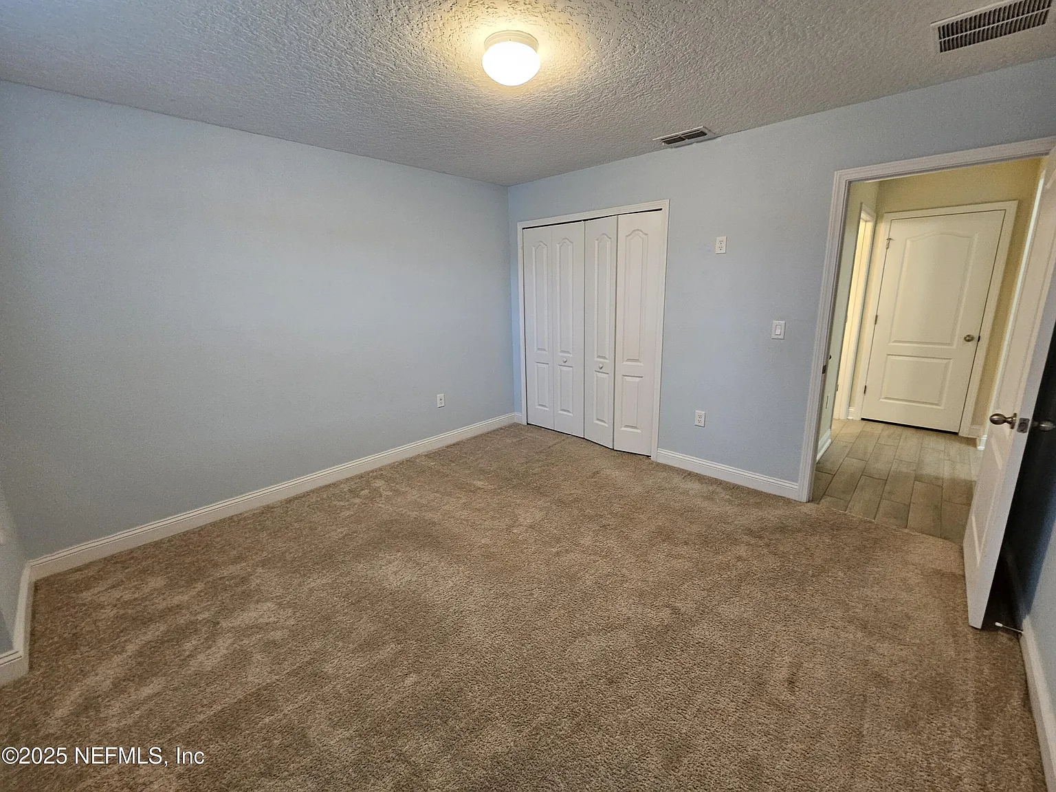 3 bed, 2.0 bath, 1986 sqft, $2,300 — Photo 2
