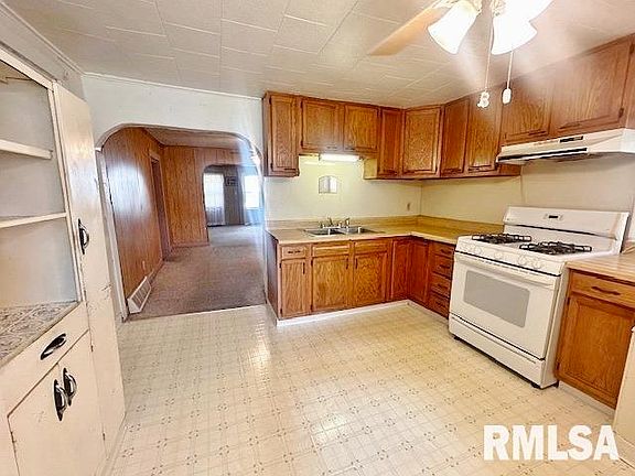 2nd image of 1621 W 2nd St