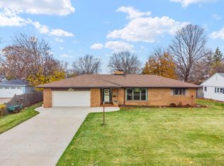 1340 Menominee Dr, Oshkosh, WI 54901