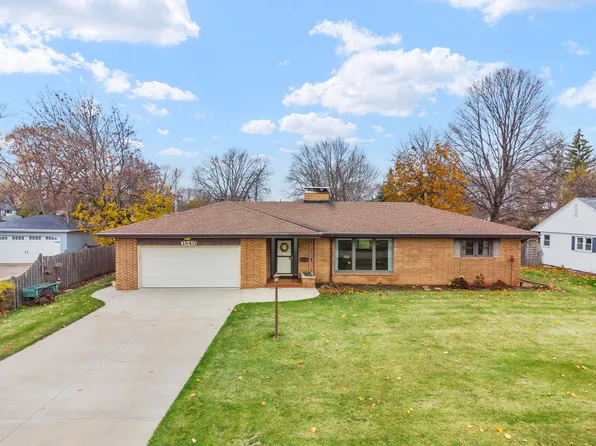 1340 Menominee Dr, Oshkosh, WI 54901