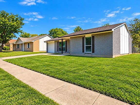 3rd image of 2413 Navasota Cir