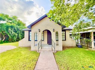 404 W Brackenridge St, Edna, TX 77957