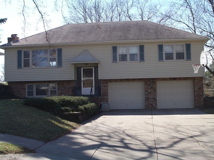 1st image of 2305 Victoria Ave