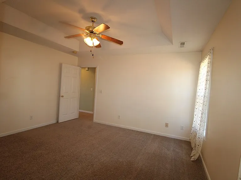 305 Trillium Ln — Photo 17