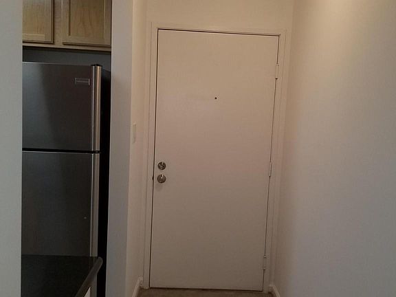 4th image of 15619 Horseshoe Ln #619