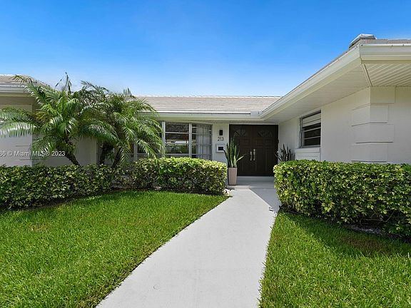 2nd image of 213 Gleneagles Dr