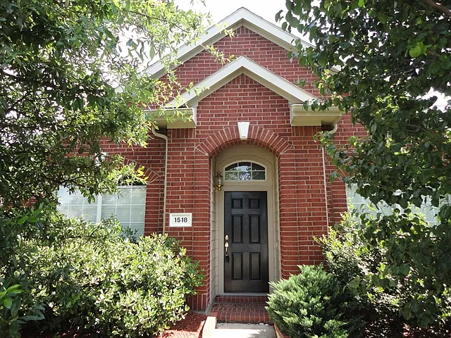 1518 Charleston Dr