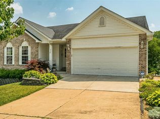 530 Winter Garden Dr, Fenton, MO
