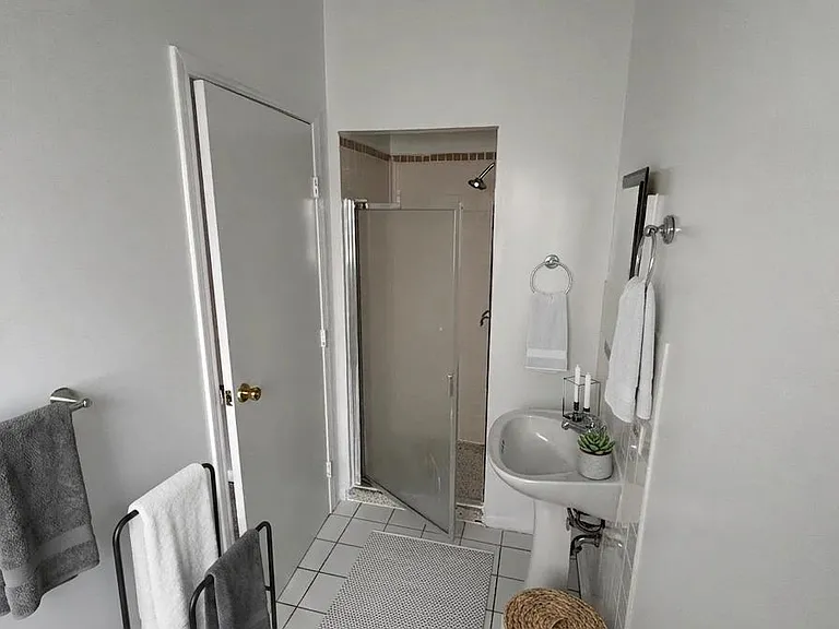 2525 N Ashland Ave — Photo 6