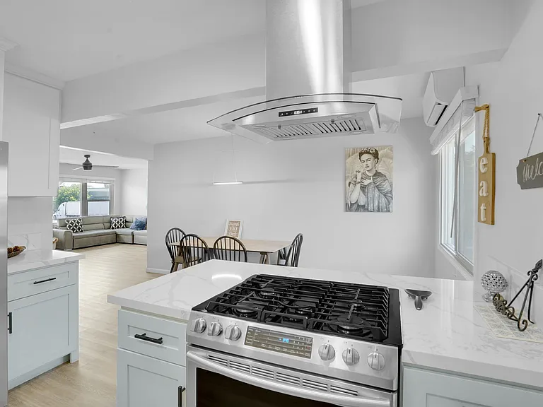 3996 Market St — Photo 10