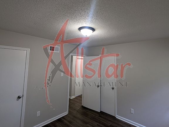 5th image of 2628 Hillcrest Cir