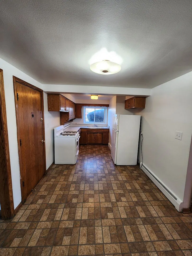 J.E.R & Associates 2420 — Photo 3
