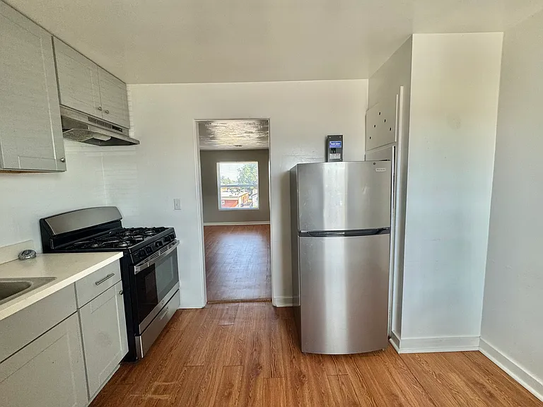 2034 NW 25th St #8 — Photo 9