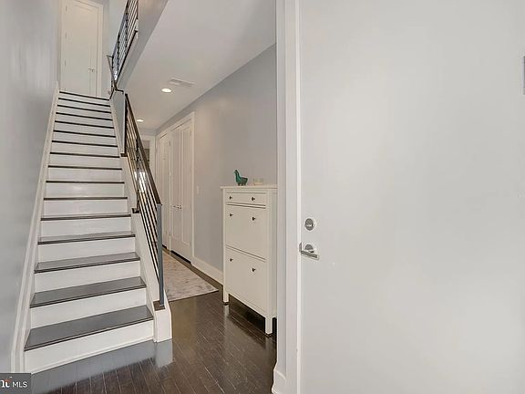2nd image of 1030 Perry St NE
