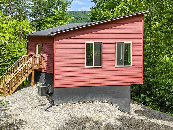 3rd image of 275 Peachtree Mountain Estate Rd