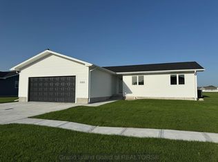1503 Highlander Ln, Aurora, NE 68818