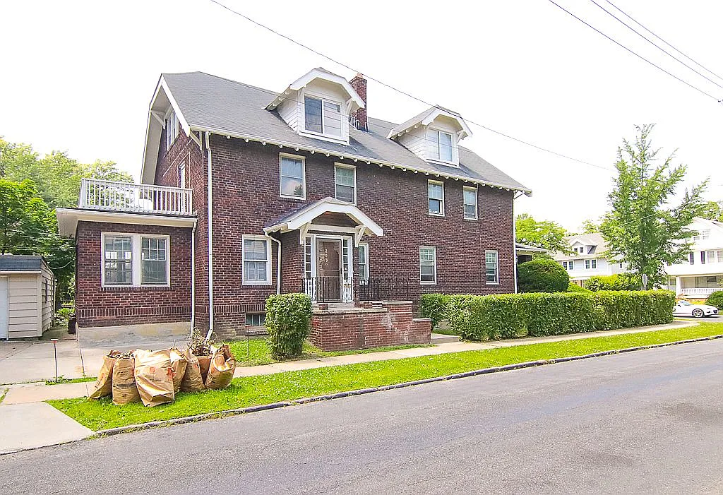 3066 Yorkshire Rd photo 1