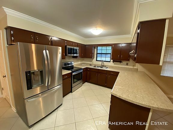 5th image of 600 Manor Ct