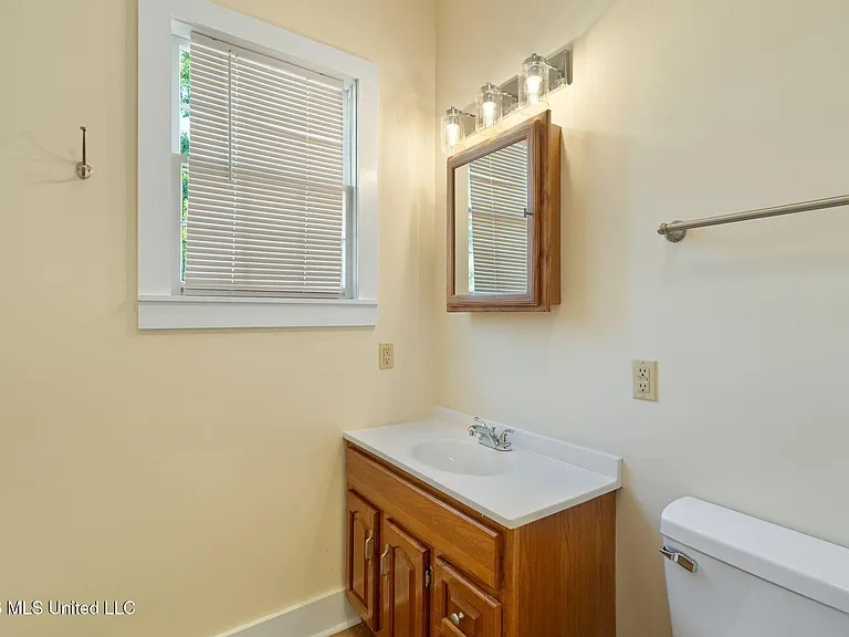 720 Broad St #1 — Photo 14
