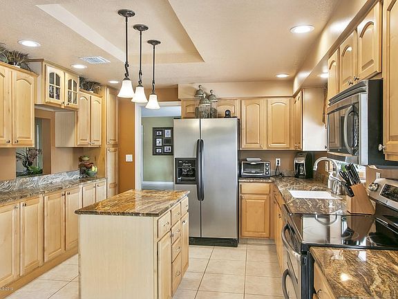 KITCHEN WITH ISLAND