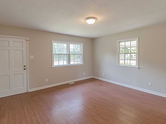 3rd image of 906 Franklin St