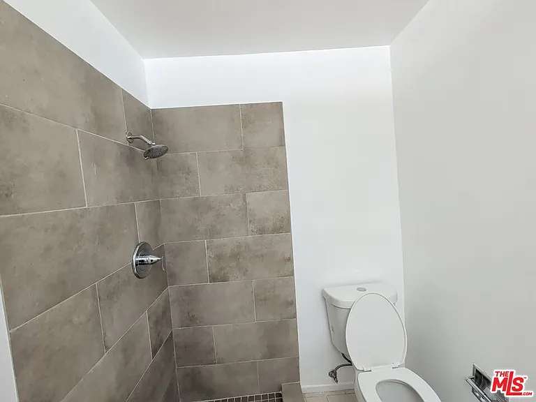 415 Montana Ave #203 — Photo 9