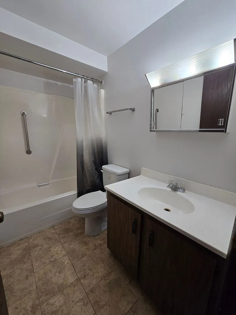 Martin Dr — Photo 4