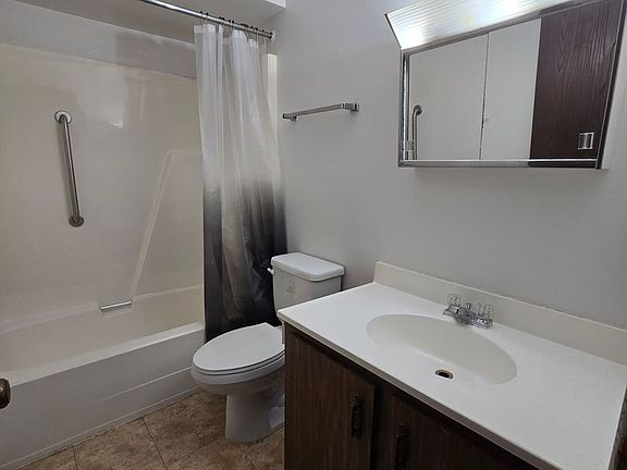 3rd image of 103-105-107 Martin Dr #N