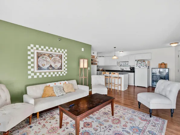 1976 29th Pl NW APT 201, Rochester, MN 55901
