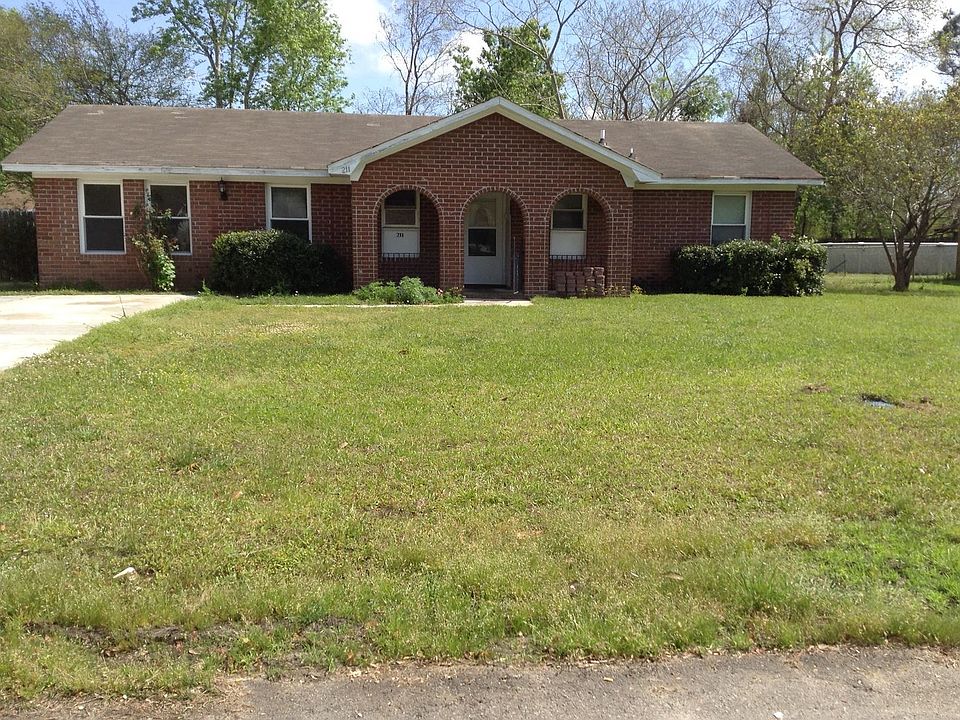 2nd image of 211 Village Green Cir
