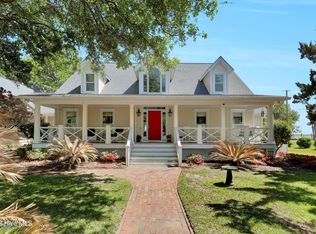 611 Moores Landing Rd, Hampstead, NC 28443