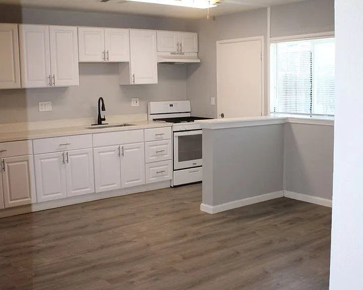 53 Alturas Ave #B — Photo 5