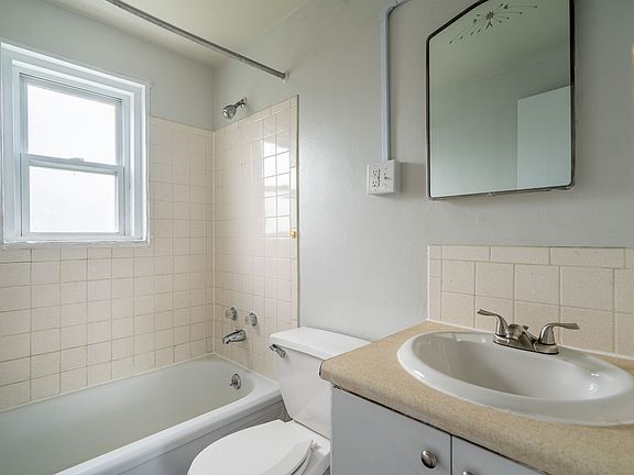 4th image of 53 Linda Dr APT 5