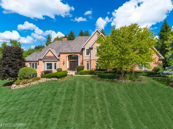 4 Marbury Ln, Barrington, IL 60010