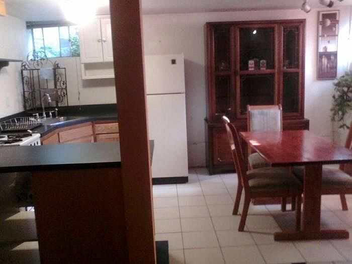 Kitchen/dining area (furniture not included)