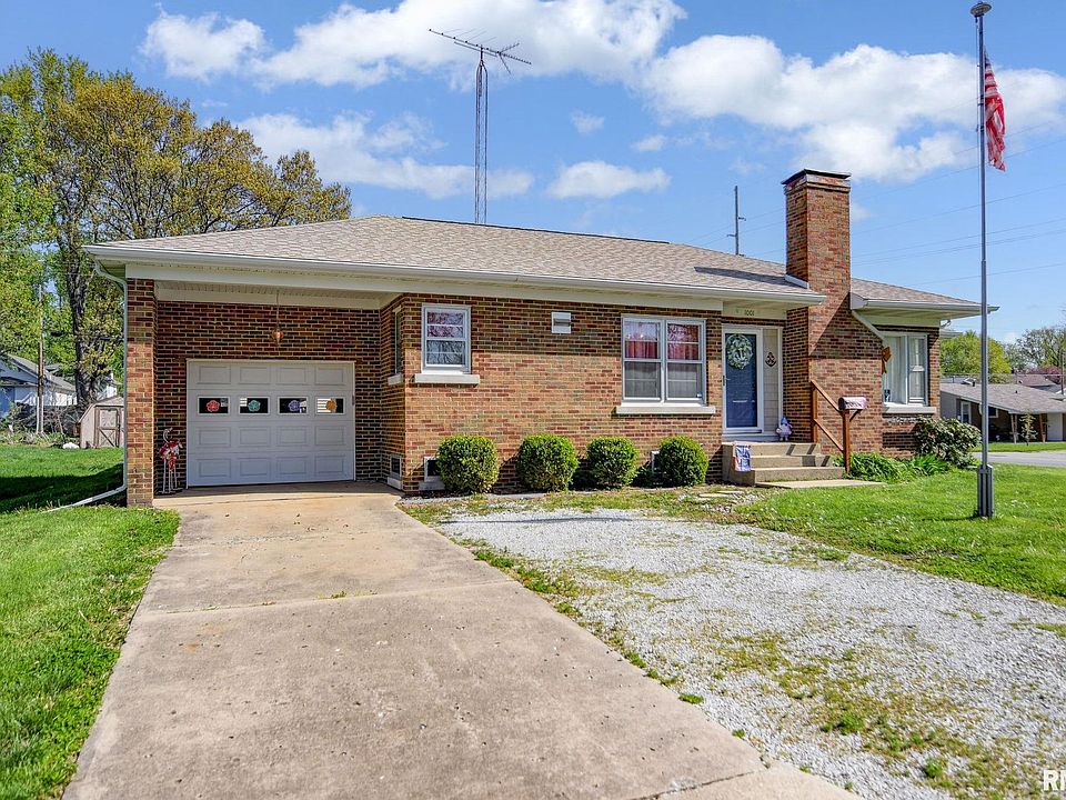 1001 W Market St, Taylorville, IL 62568 Zillow