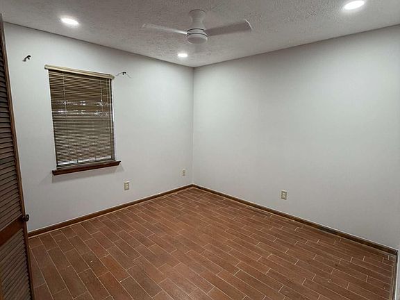 4th image of 1094 Crystal Lake Rd