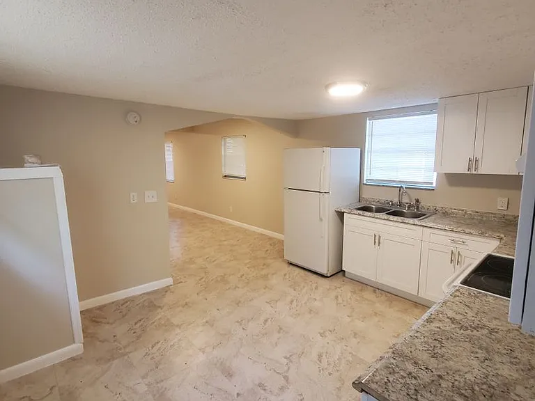 3805 N Whittier St — Photo 16