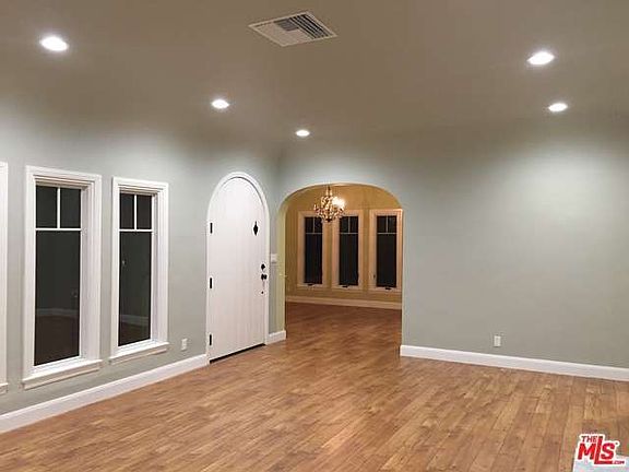5th image of 1023 E Olive Ave