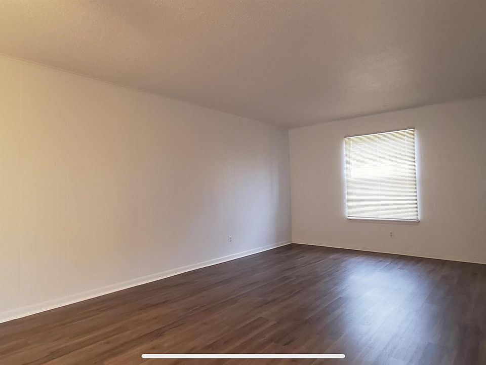 2nd image of 618 Brierly Dr #618