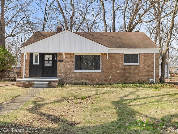 3rd image of 21171 Westhampton Ave