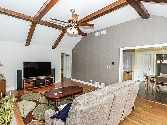 4th image of 723 Braintree Ln