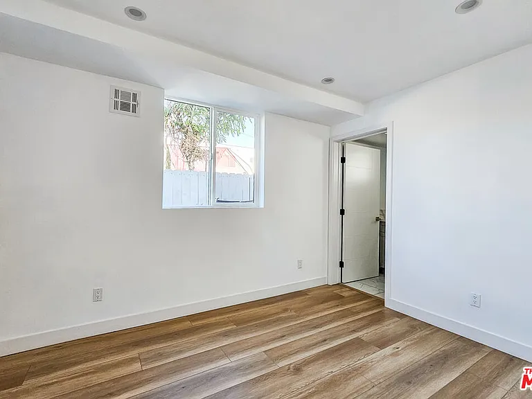 1921 Carmona Ave — Photo 12