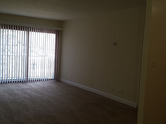 3rd image of 885 Westmoreland Dr APT 13
